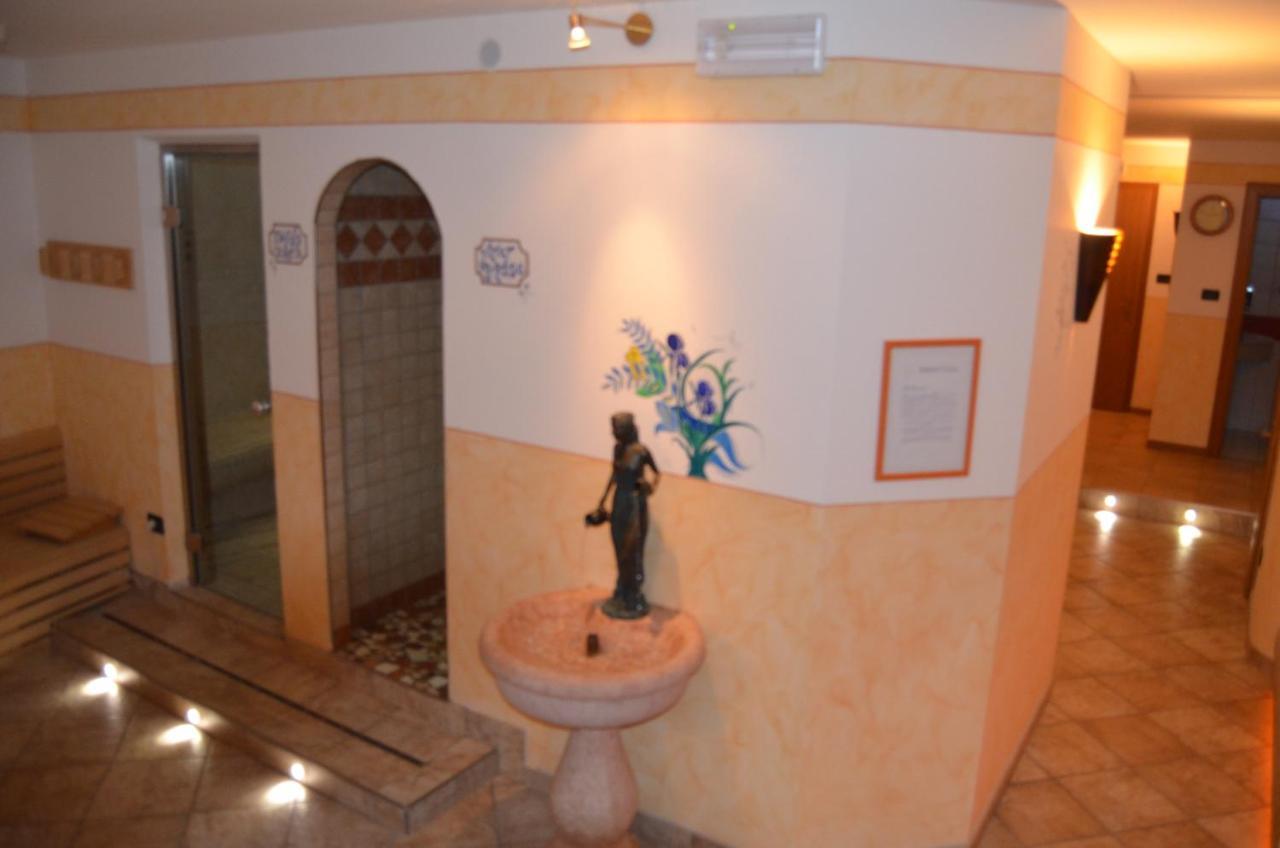 Hotel Ladina Campitello di Fassa Zewnętrze zdjęcie