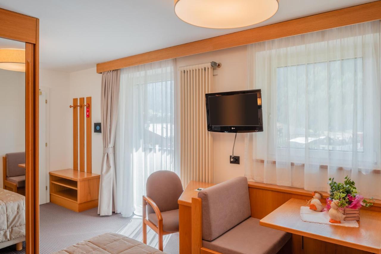 Hotel Ladina Campitello di Fassa Zewnętrze zdjęcie