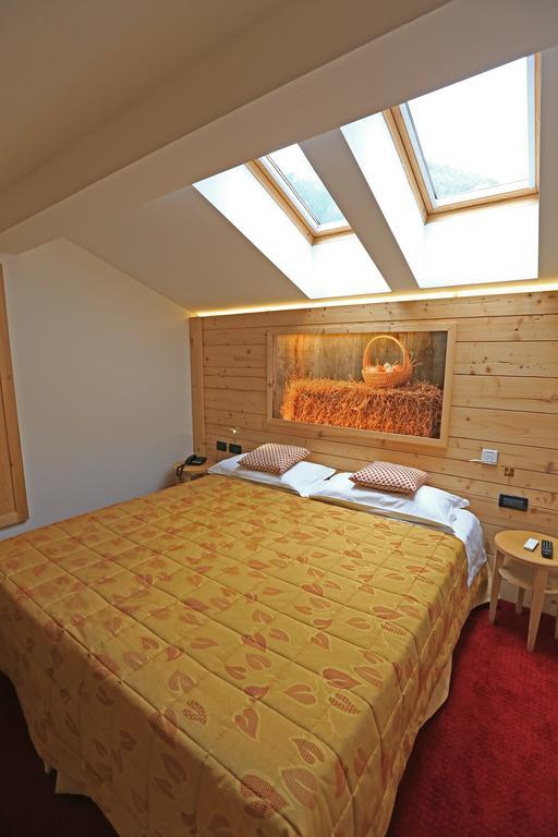 Hotel Ladina Campitello di Fassa Pokój zdjęcie