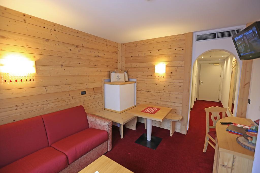 Hotel Ladina Campitello di Fassa Pokój zdjęcie