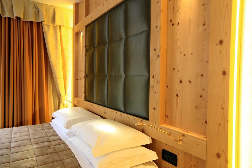 Hotel Ladina Campitello di Fassa Pokój zdjęcie