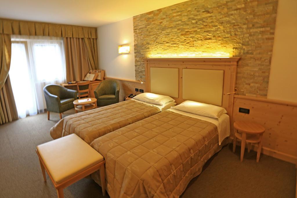 Hotel Ladina Campitello di Fassa Pokój zdjęcie