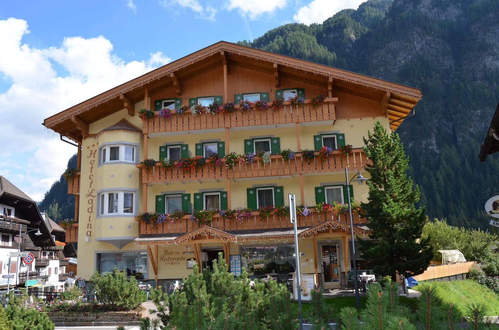 Hotel Ladina Campitello di Fassa Zewnętrze zdjęcie